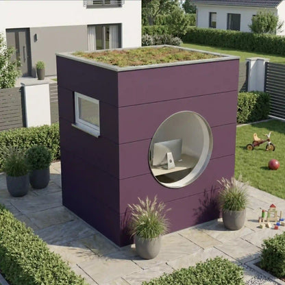 [KI-Bild] Office Kubus mit lila Holzfassade, Dachbegrünung und rundem Fenster mit Ausblick in Garten